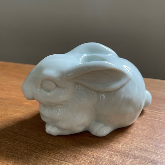 Vintage Takahashi Ceramic 5" White Bunny Rabbit Pillar Candle Holder - Picture 2 of 5